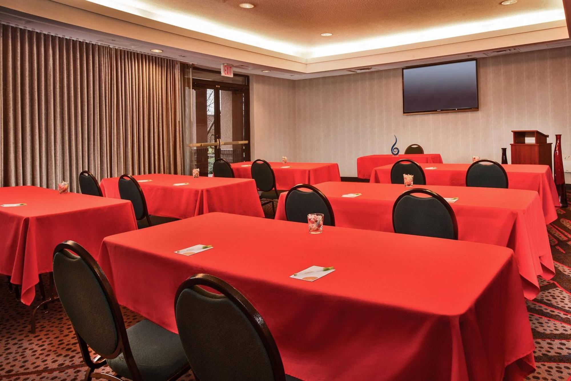 Courtyard By Marriott Dulles Town Center Hotel Стърлинг Екстериор снимка